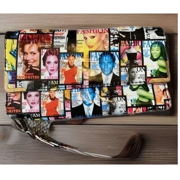 Vogue Magazine Printed Wristlet Wallet Celebrity Black Faux Leather Gold Tone - Picture 1 of 8